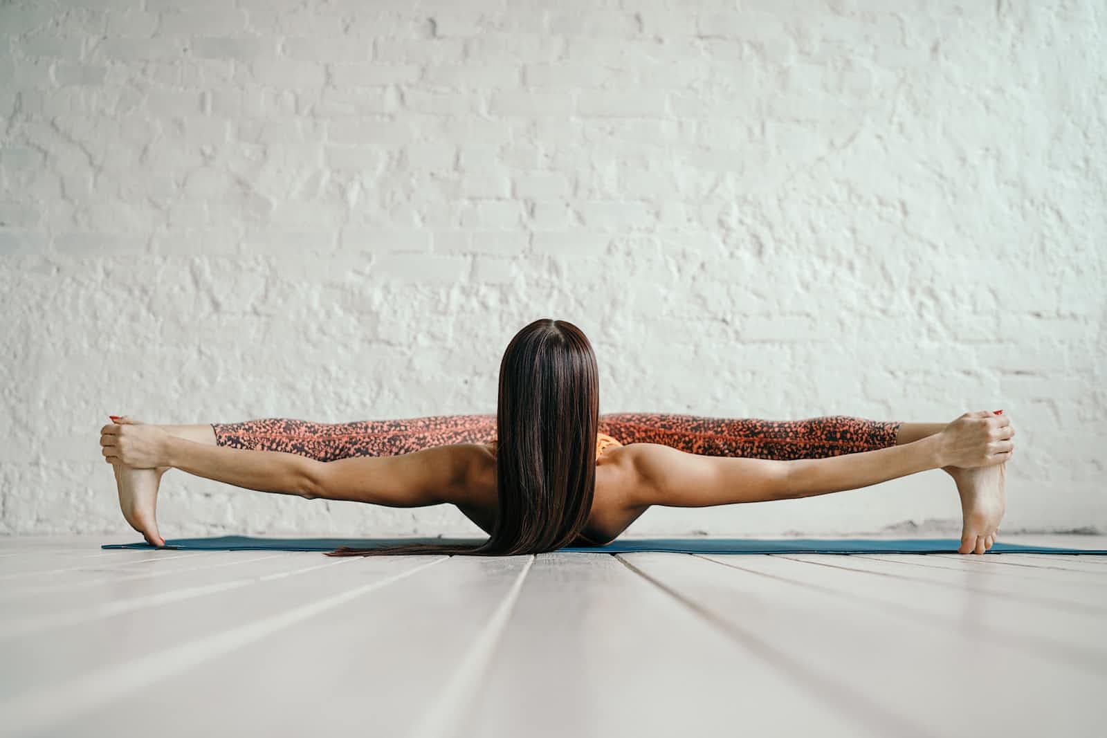 5 Reasons Why You Should Incorporate Stretching and Foam Rolling into Your Hybrid Training